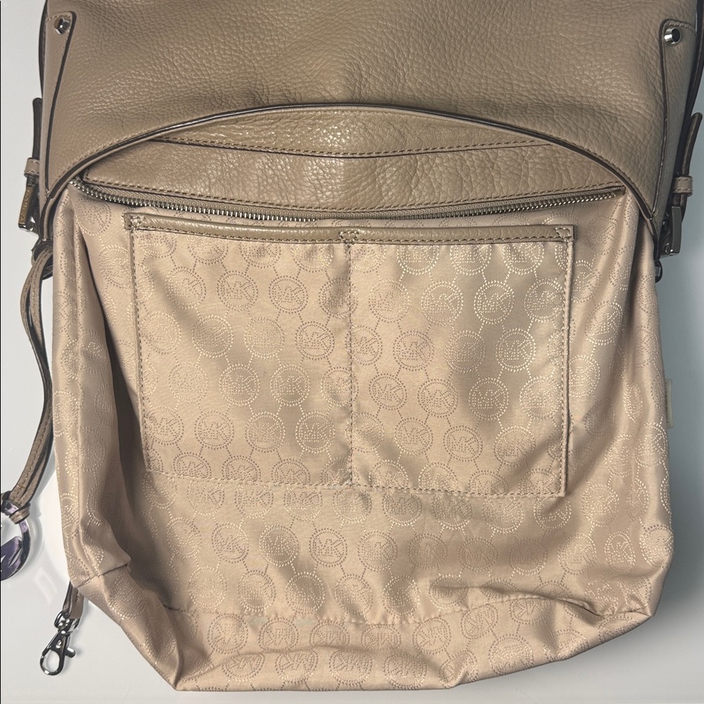 Michael Kors Bedford large belted taupe leather shoulder bag - Picture 10 of 14